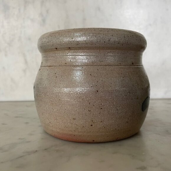 ROWE POTTERY WORKS Vintage Salt Glazed Blue Heart Pattern 1991 Crock 2 Cup - Picture 10 of 16